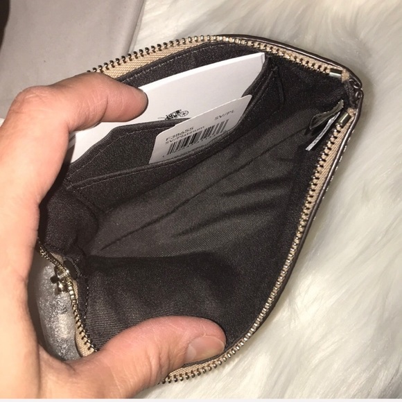 NWT Coach wristlet- in gift box - Picture 8 of 8